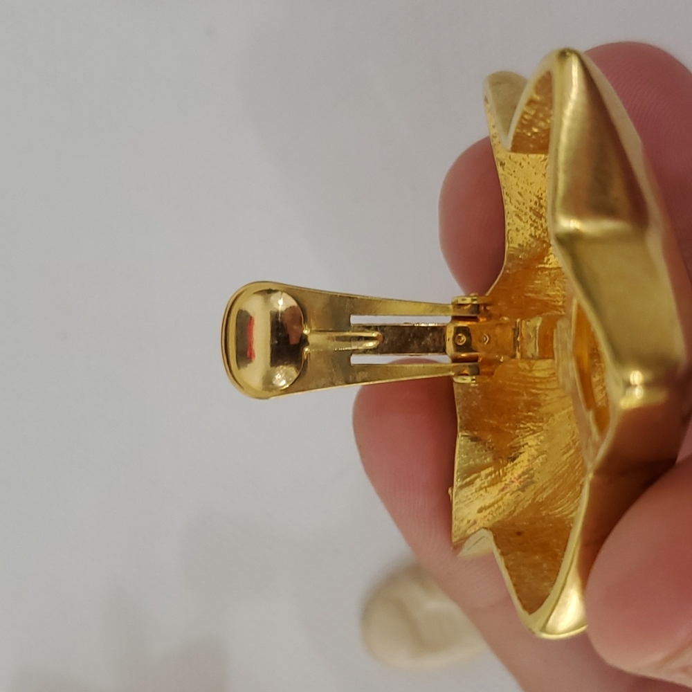 Les Bernard Vogue Celestial Large Designer gold Star earrings - Picture 7 of 8
